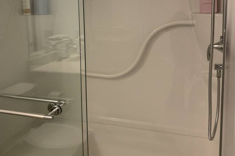 Photo of Bathroom in Niagara Falls