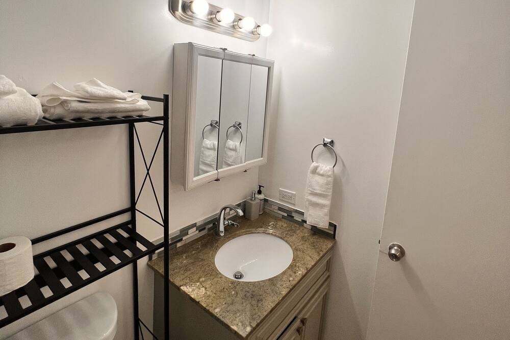 Photo of Bathroom in Upper Dimond