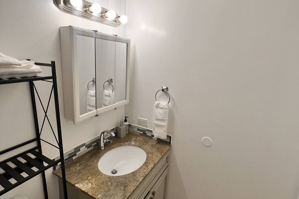 Photo of Bathroom in Upper Dimond