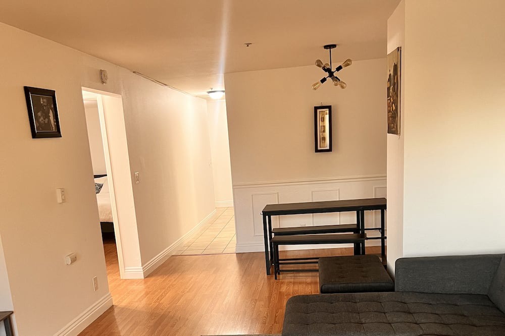 Photo of Livingroom in Upper Dimond