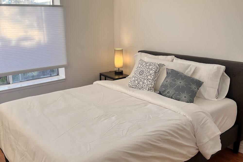 Photo of Bedroom in Upper Dimond