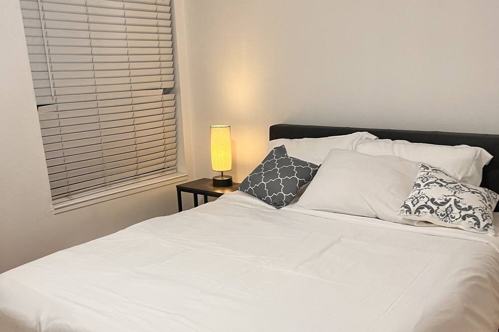 Photo of Bedroom in Upper Dimond