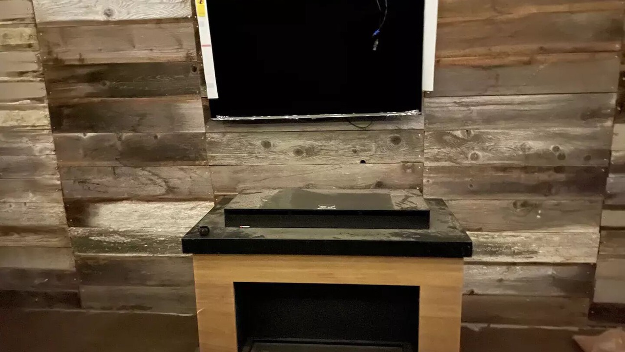 Photo of Others in Hollister