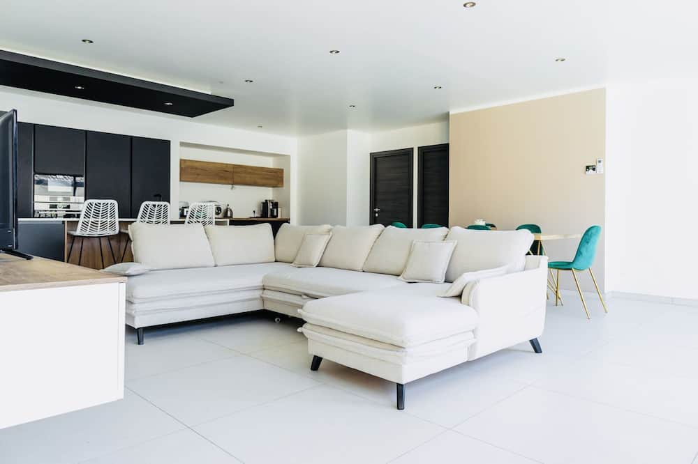 Photo of Livingroom in Tignieu-Jameyzieu