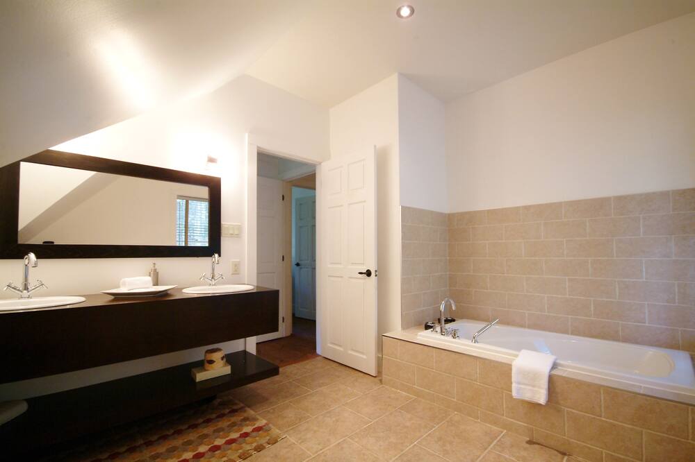 Photo of Bathroom in Lac Superieur Village