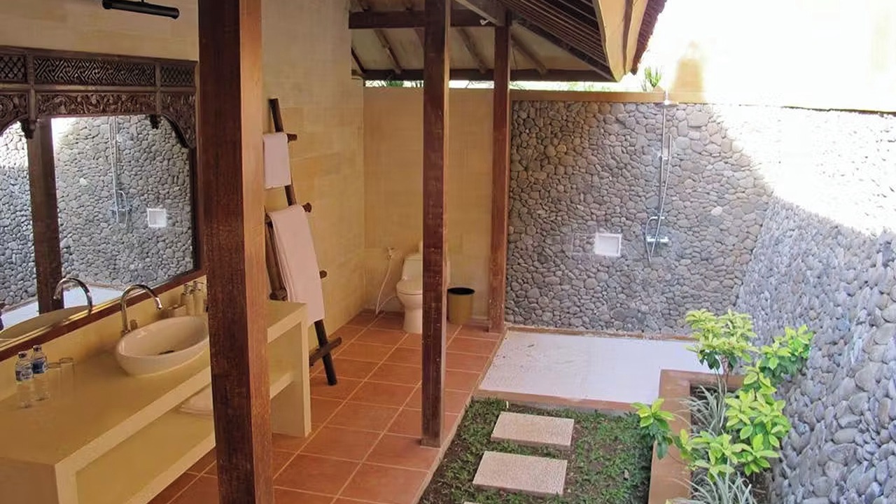 Photo of Bathroom in Kalipuro
