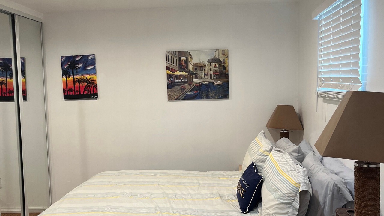 Photo of Bedroom in Valley Glen