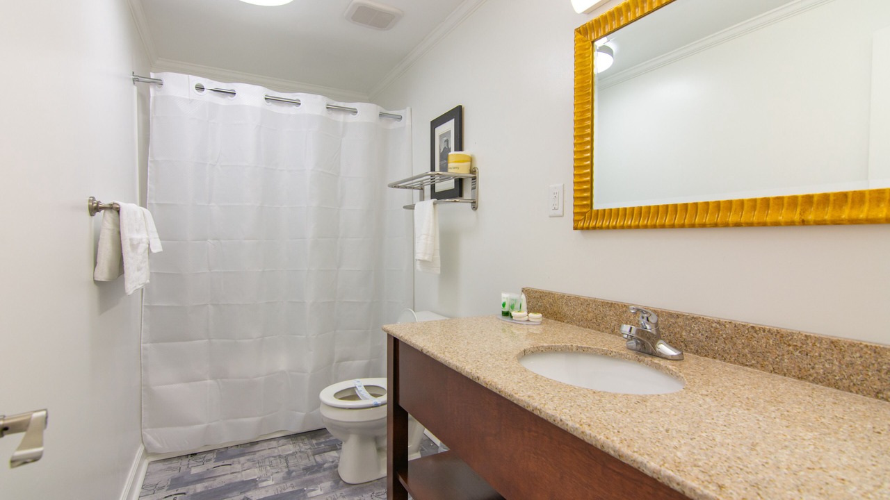 Photo of Bathroom in Eden