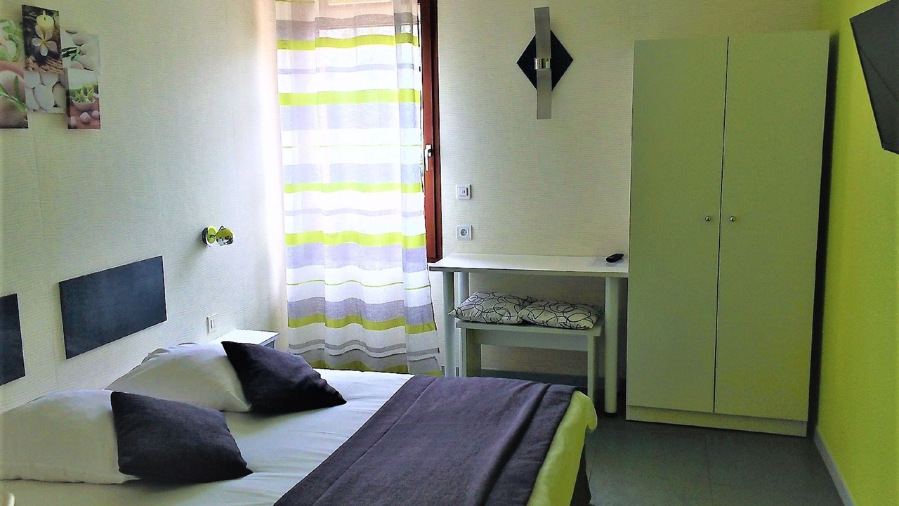 Photo of Bedroom in Contrexeville