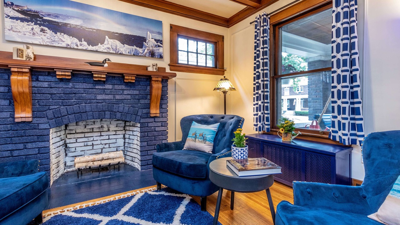 Photo of Livingroom in Downtown Niagara Falls