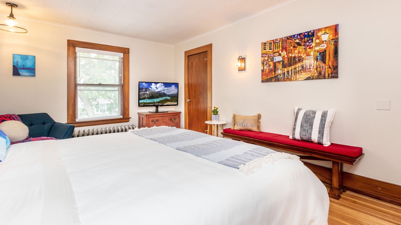 Photo of Bedroom in Downtown Niagara Falls