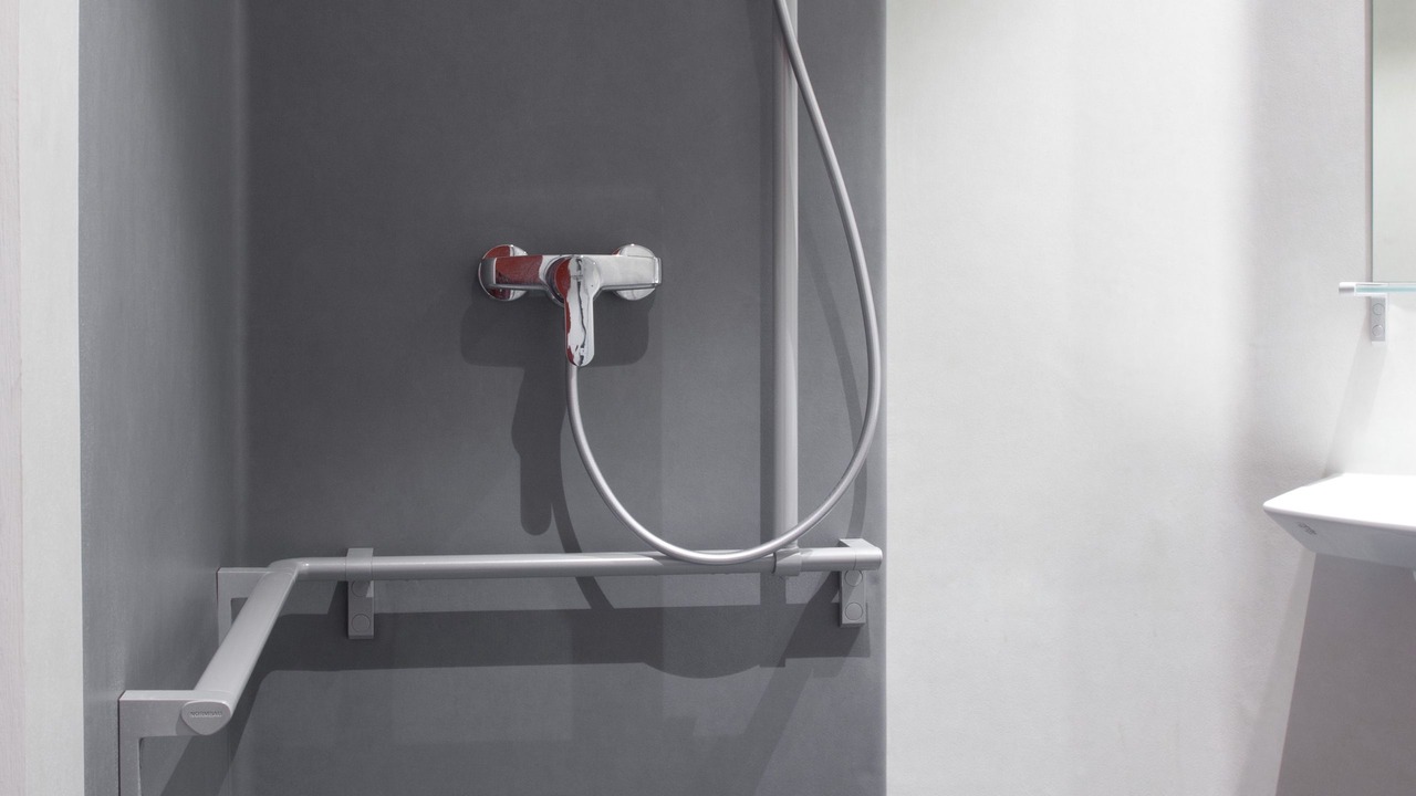 Photo of Bathroom in Python Duvernois