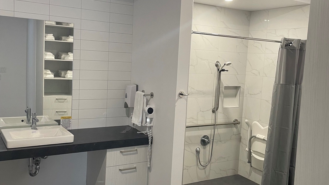 Photo of Bathroom in Larouche
