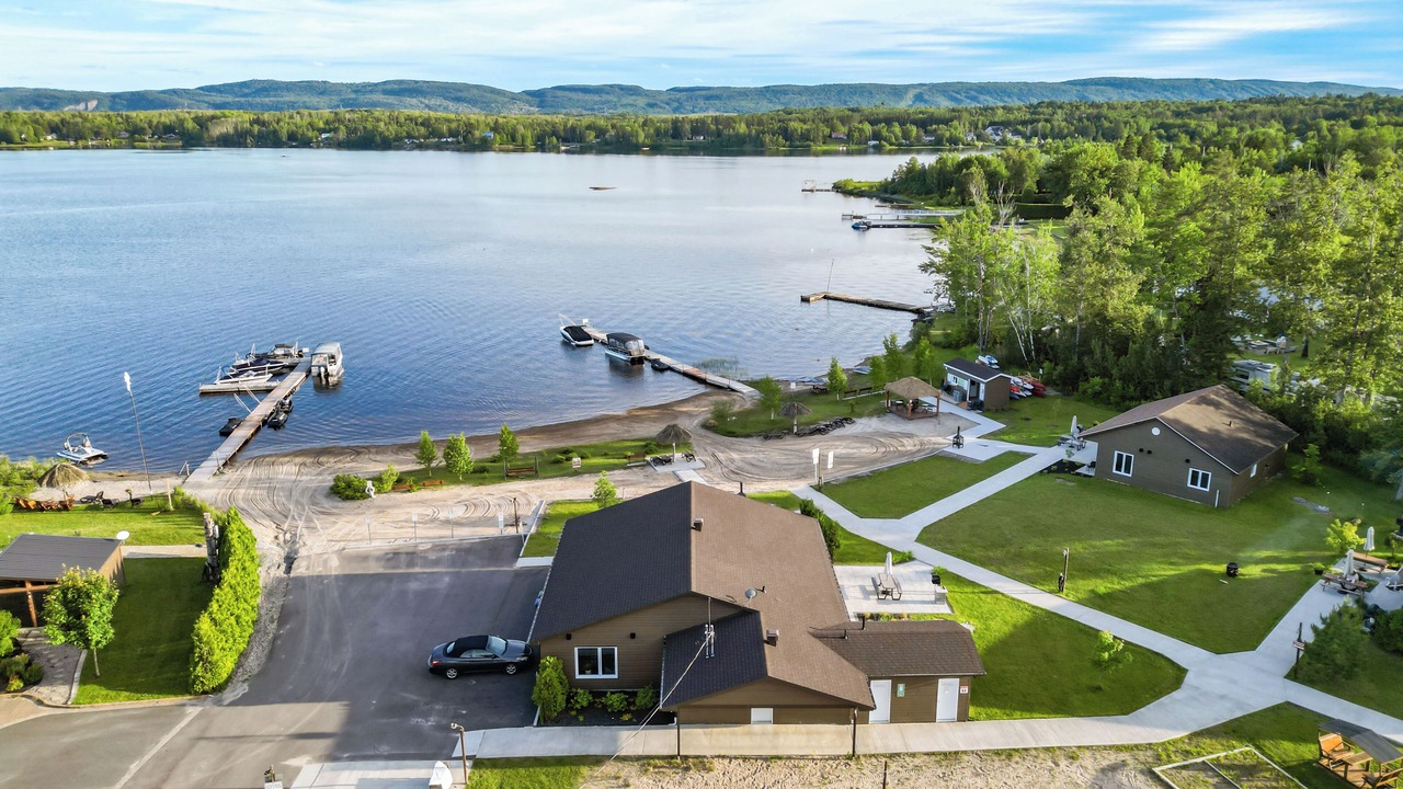 Photo of Outdoor in Larouche
