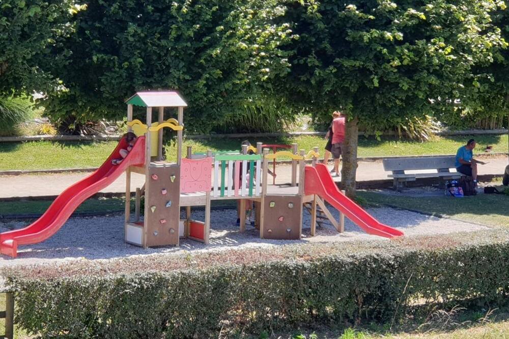 Photo of Others in Beauvoir