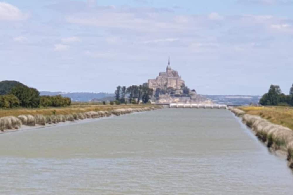 Photo of Others in Beauvoir