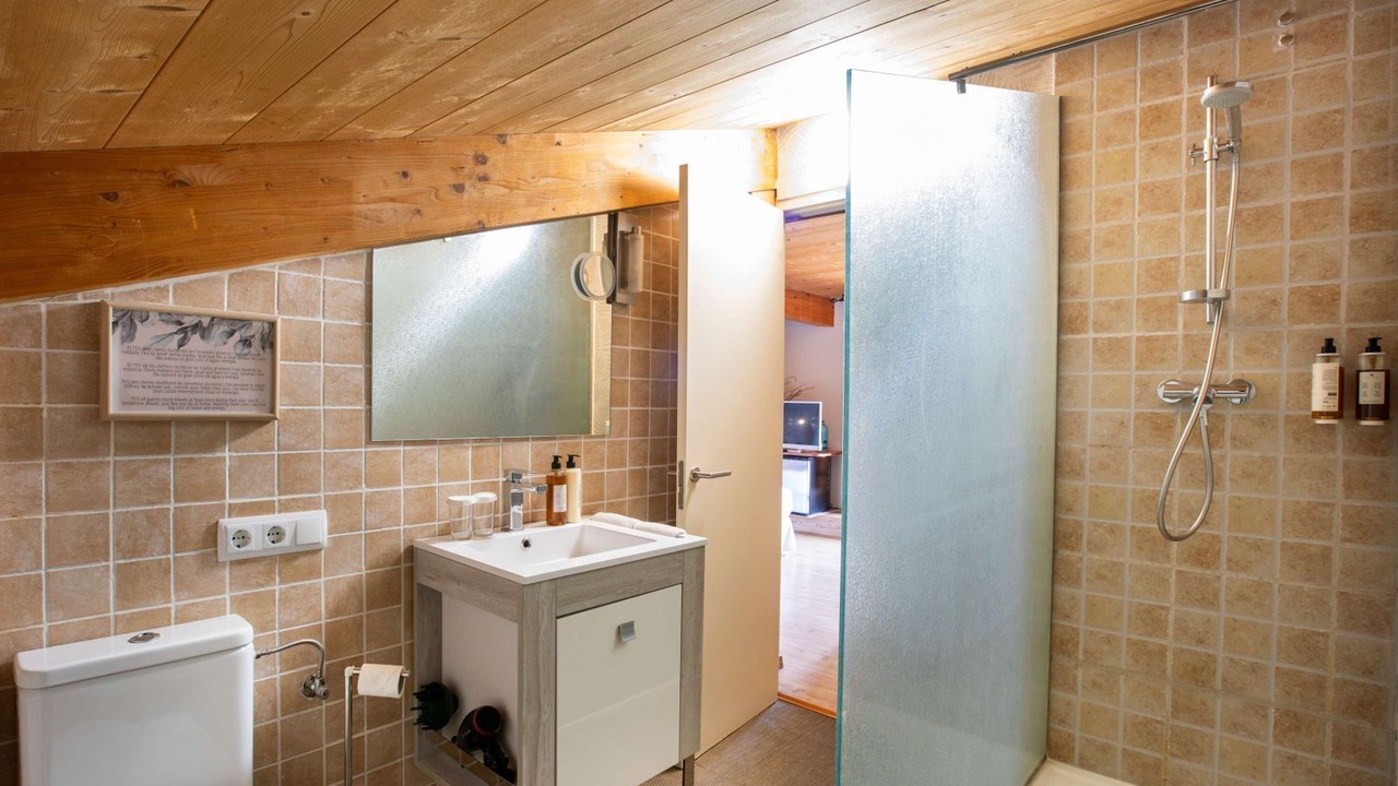 Photo of Bathroom in Palau-Saverdera
