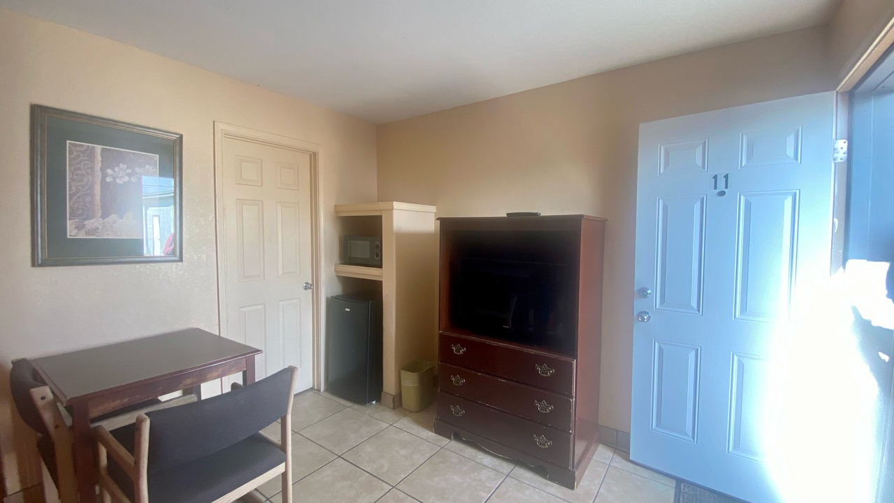 Photo of Bedroom in Alice