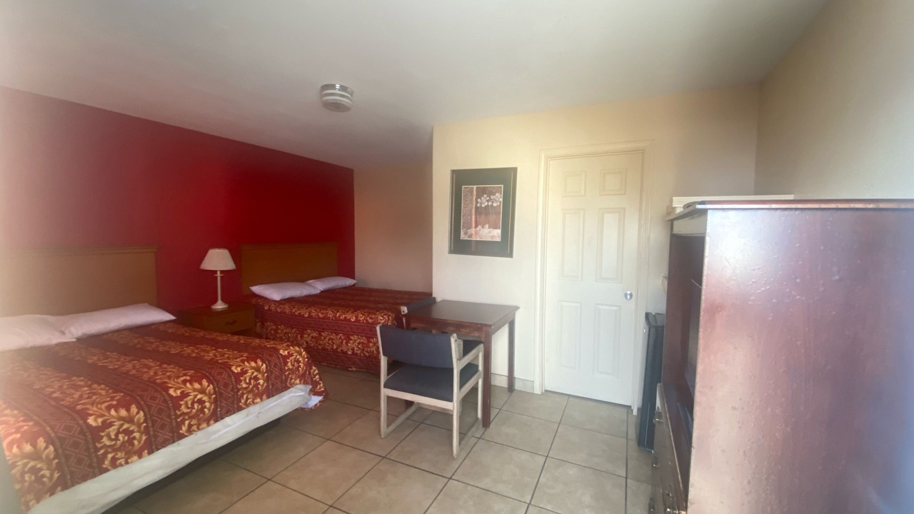 Photo of Bedroom in Alice