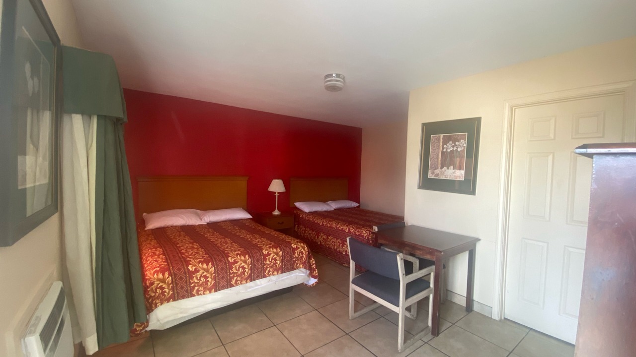 Photo of Bedroom in Alice