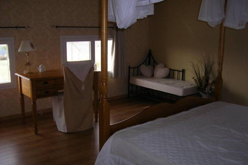 Photo of Bedroom in Latrape