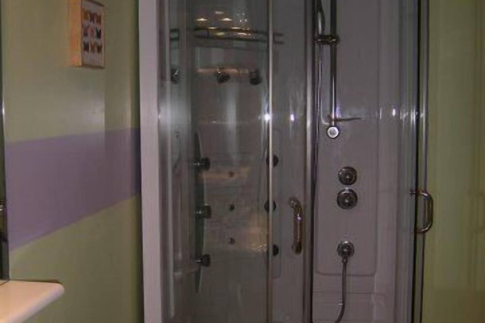 Photo of Bathroom in Latrape