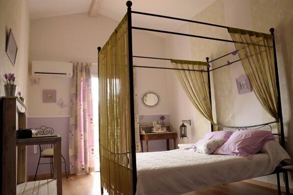 Photo of Bedroom in Latrape