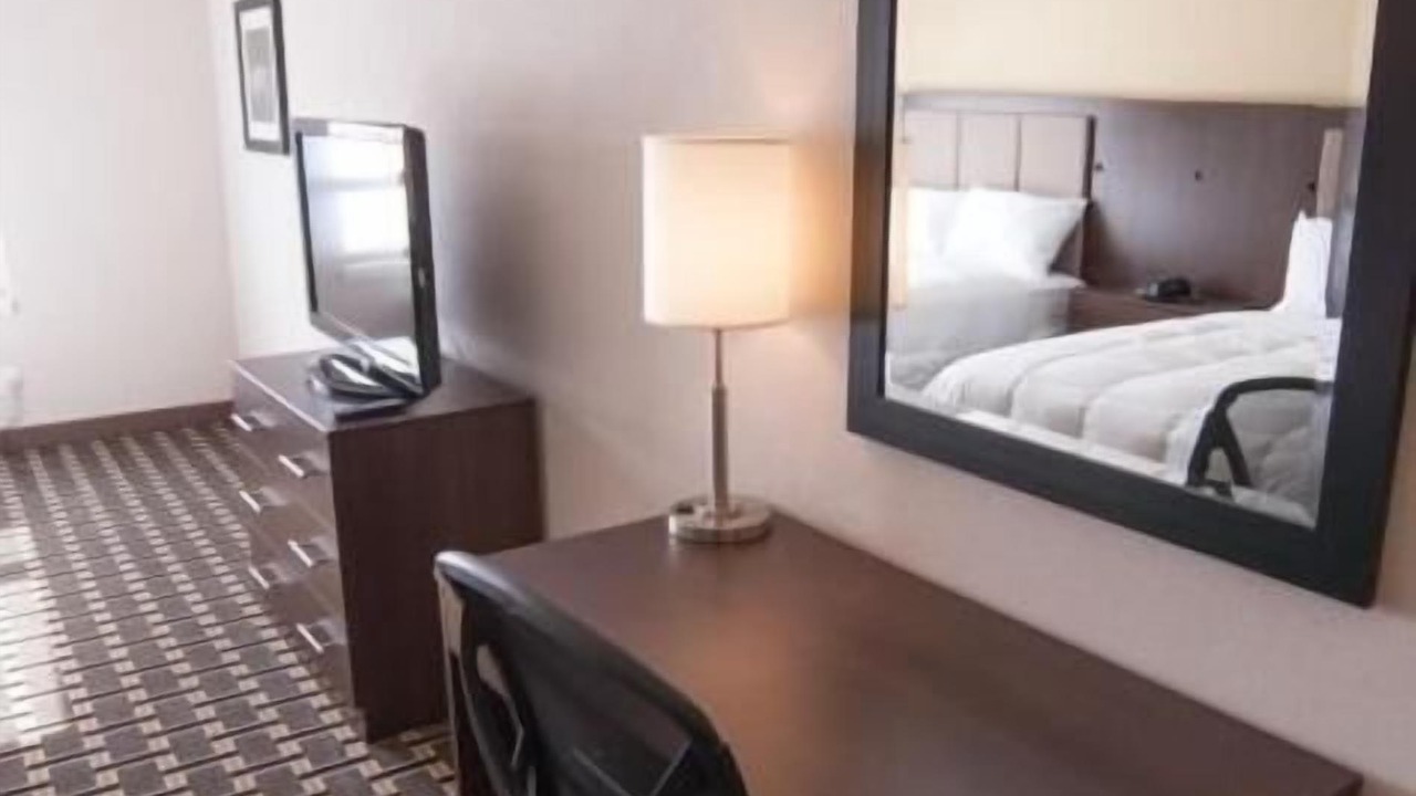 Photo of Bedroom in Carlyle