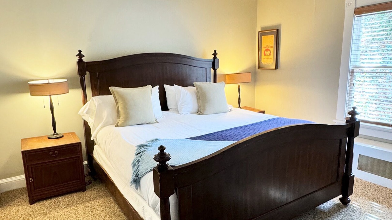Photo of Bedroom in Warm Springs