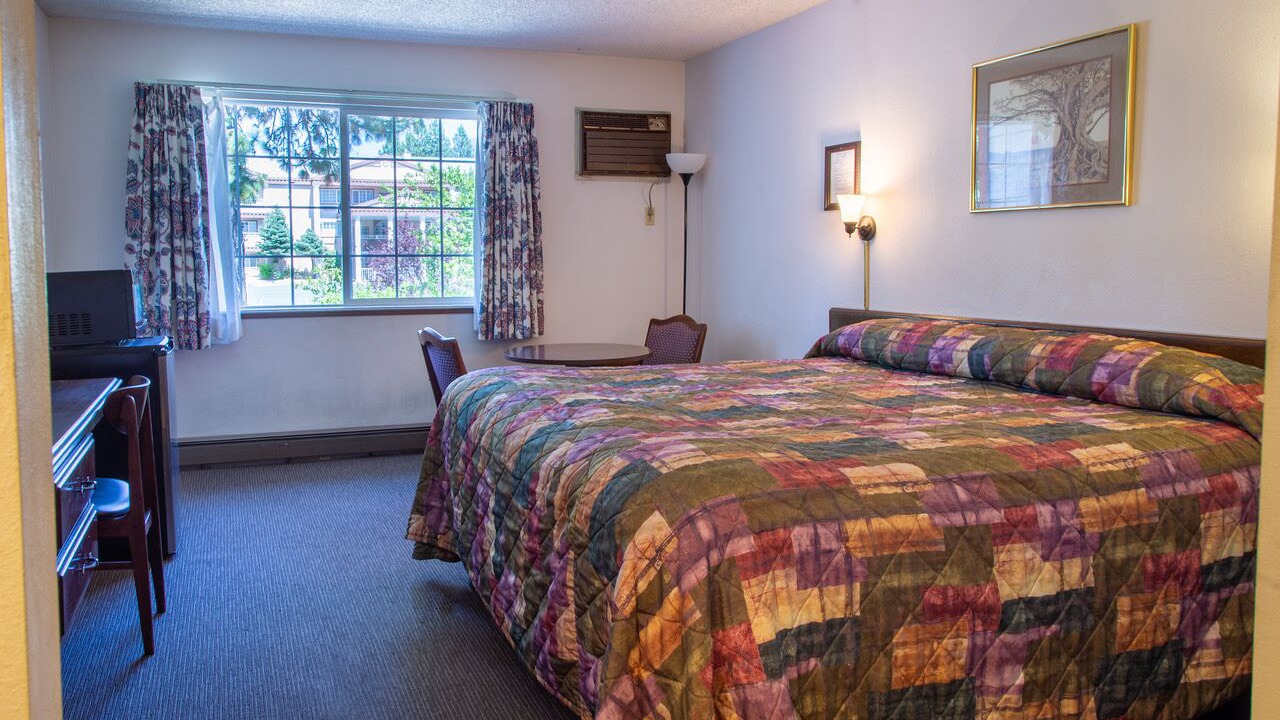 Photo of Bedroom in Weed