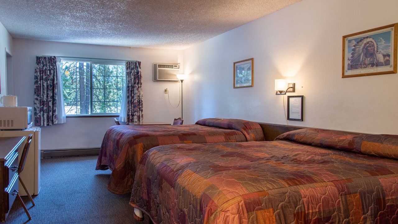 Photo of Bedroom in Weed