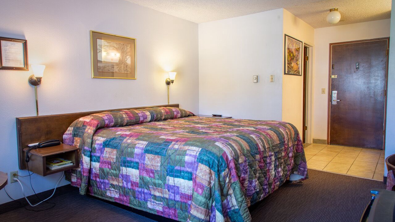 Photo of Bedroom in Weed