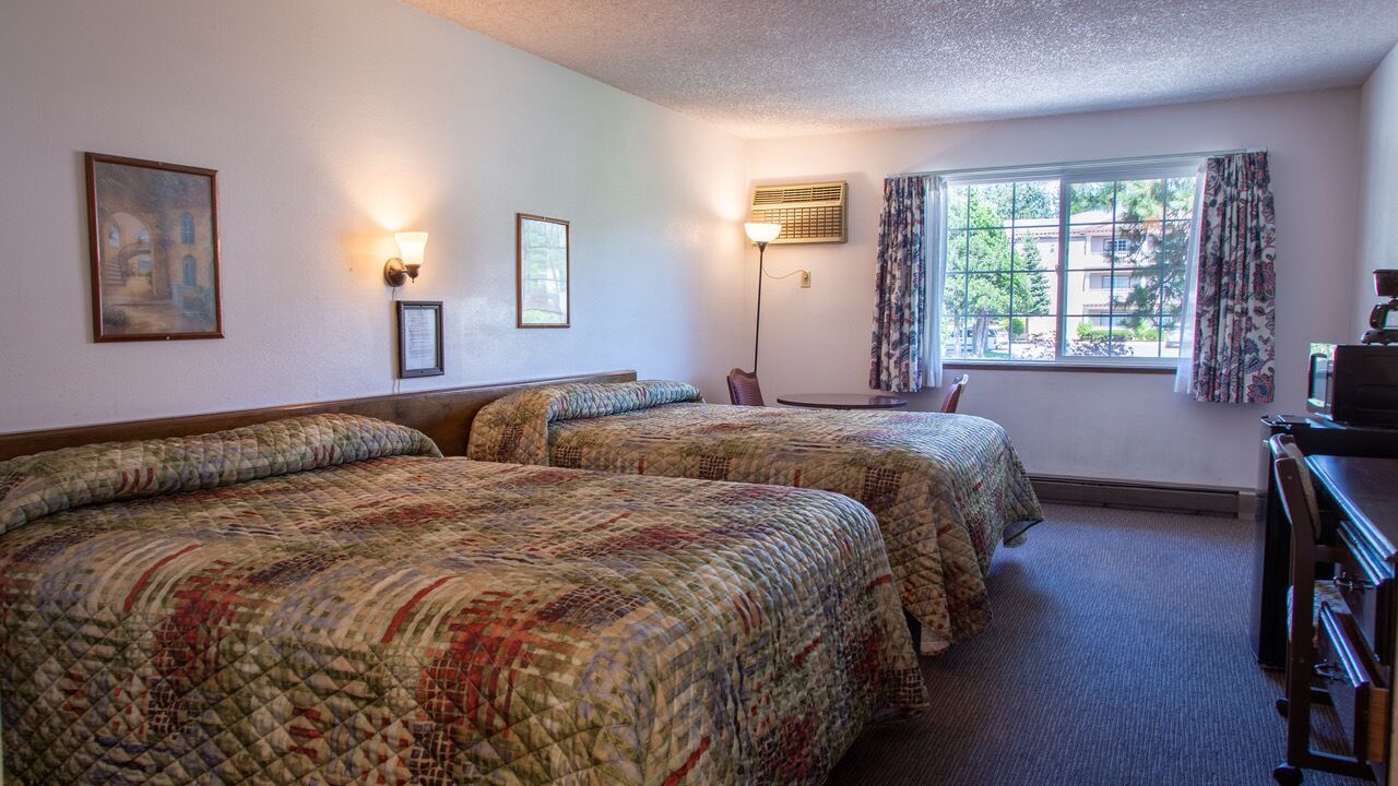 Photo of Bedroom in Weed