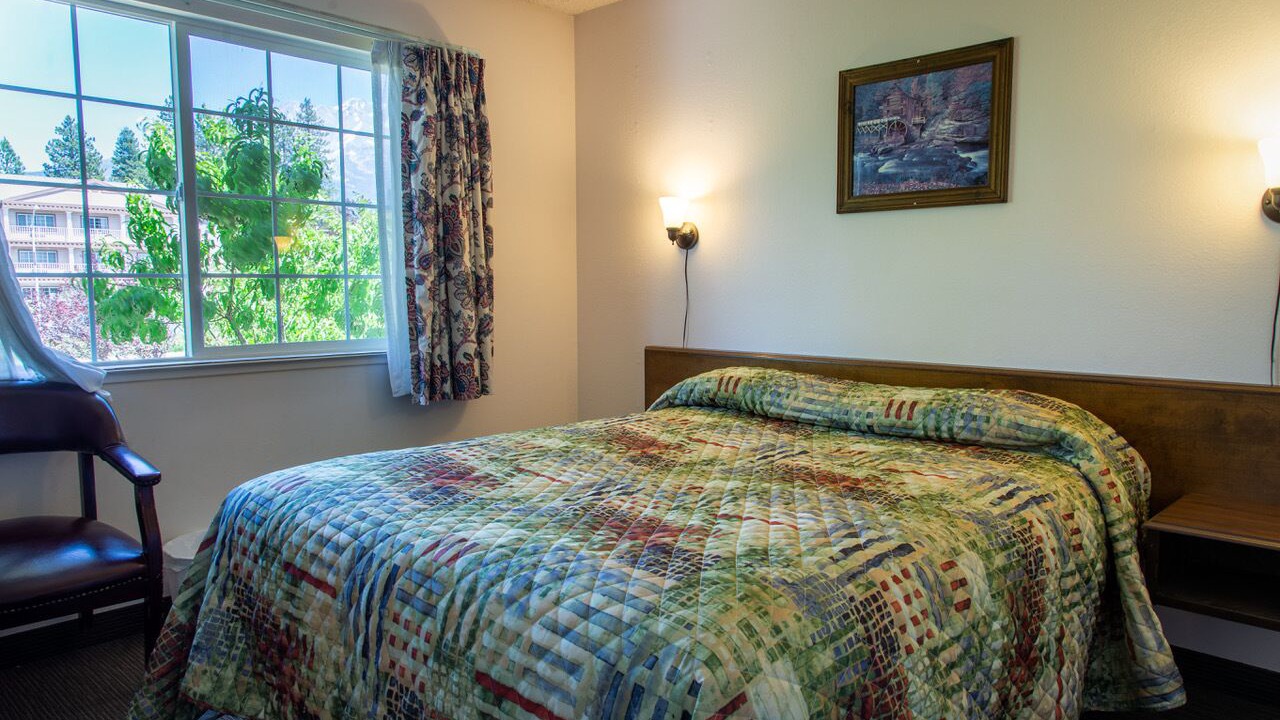 Photo of Bedroom in Weed