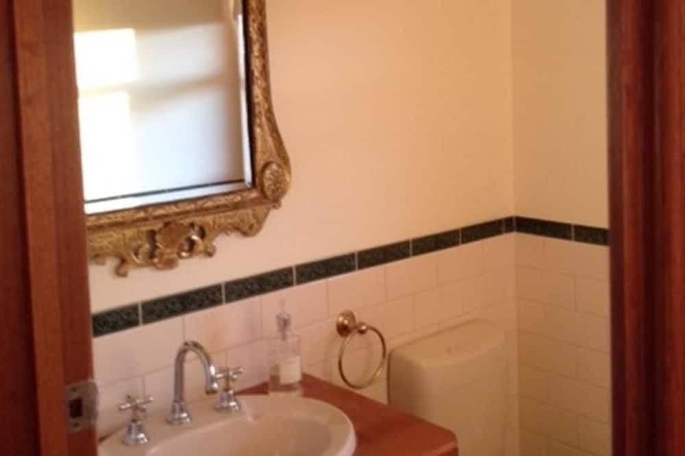 Photo of Bathroom in Yering