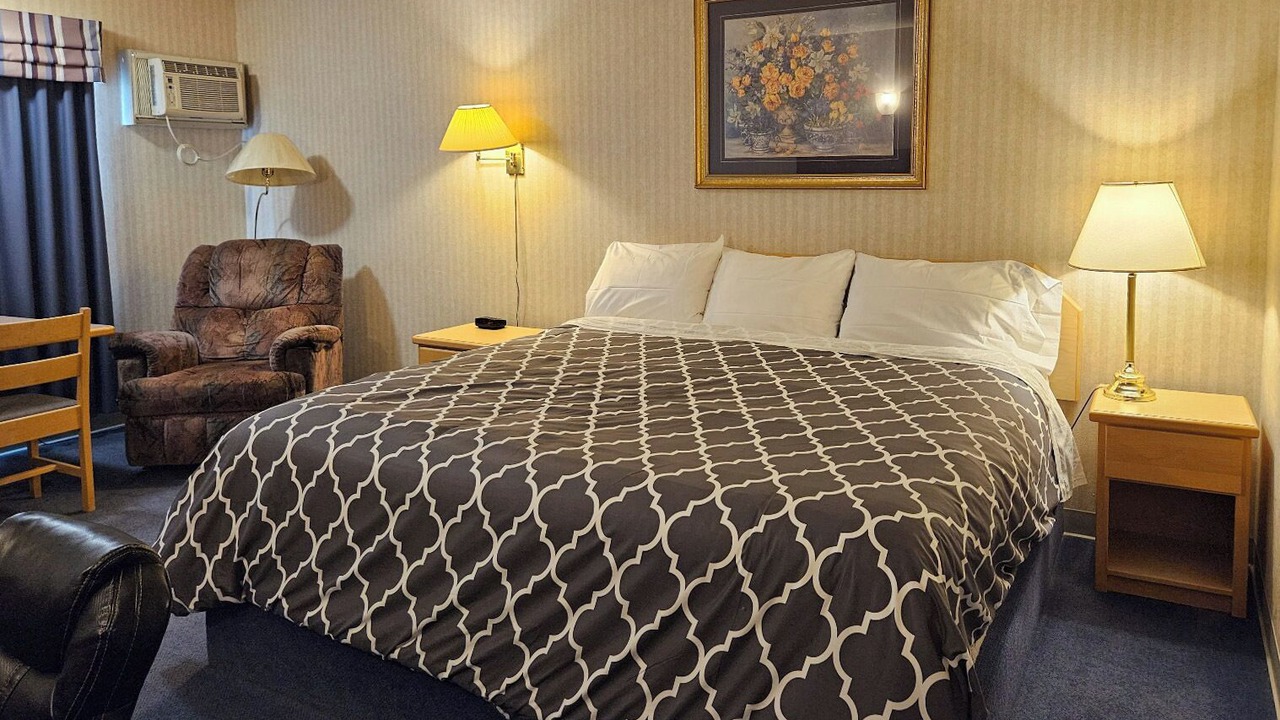 Photo of Bedroom in Weyburn