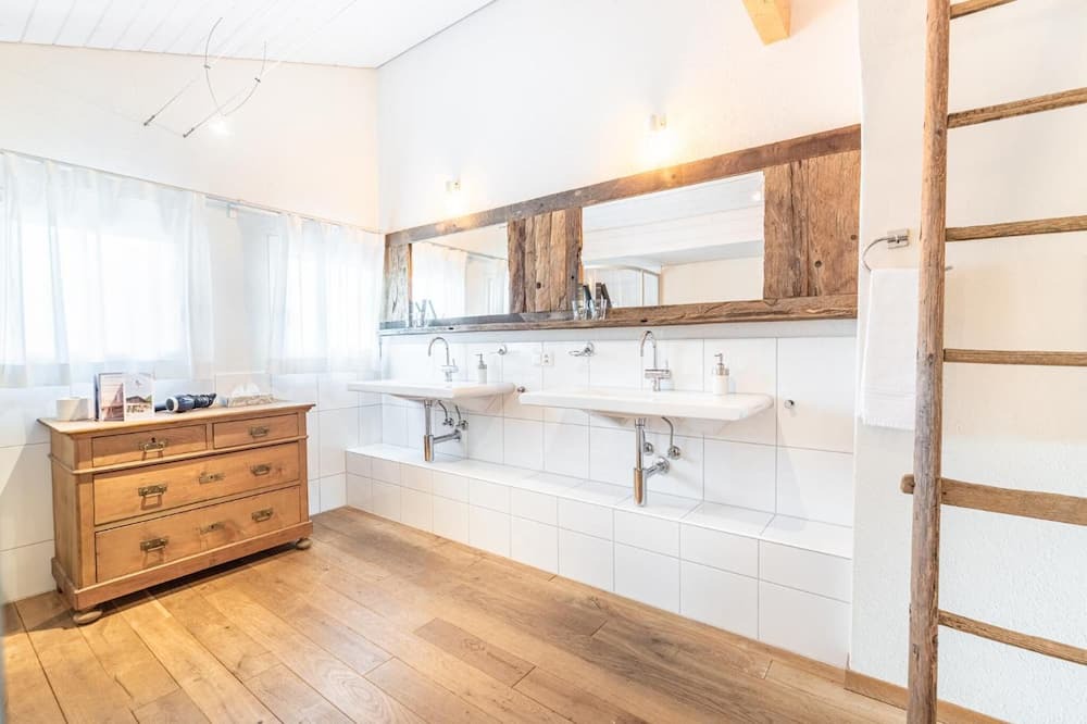 Photo of Bathroom in Lungern