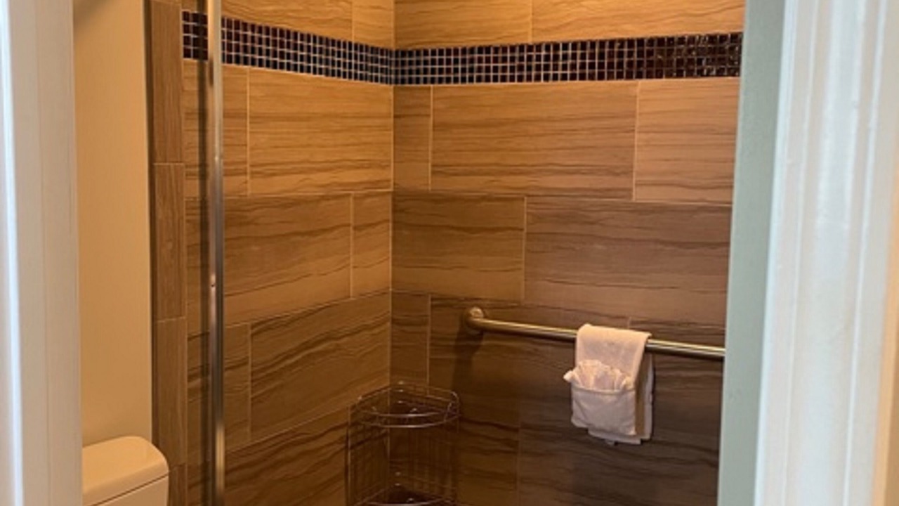 Photo of Bathroom in East Manhattan Beach