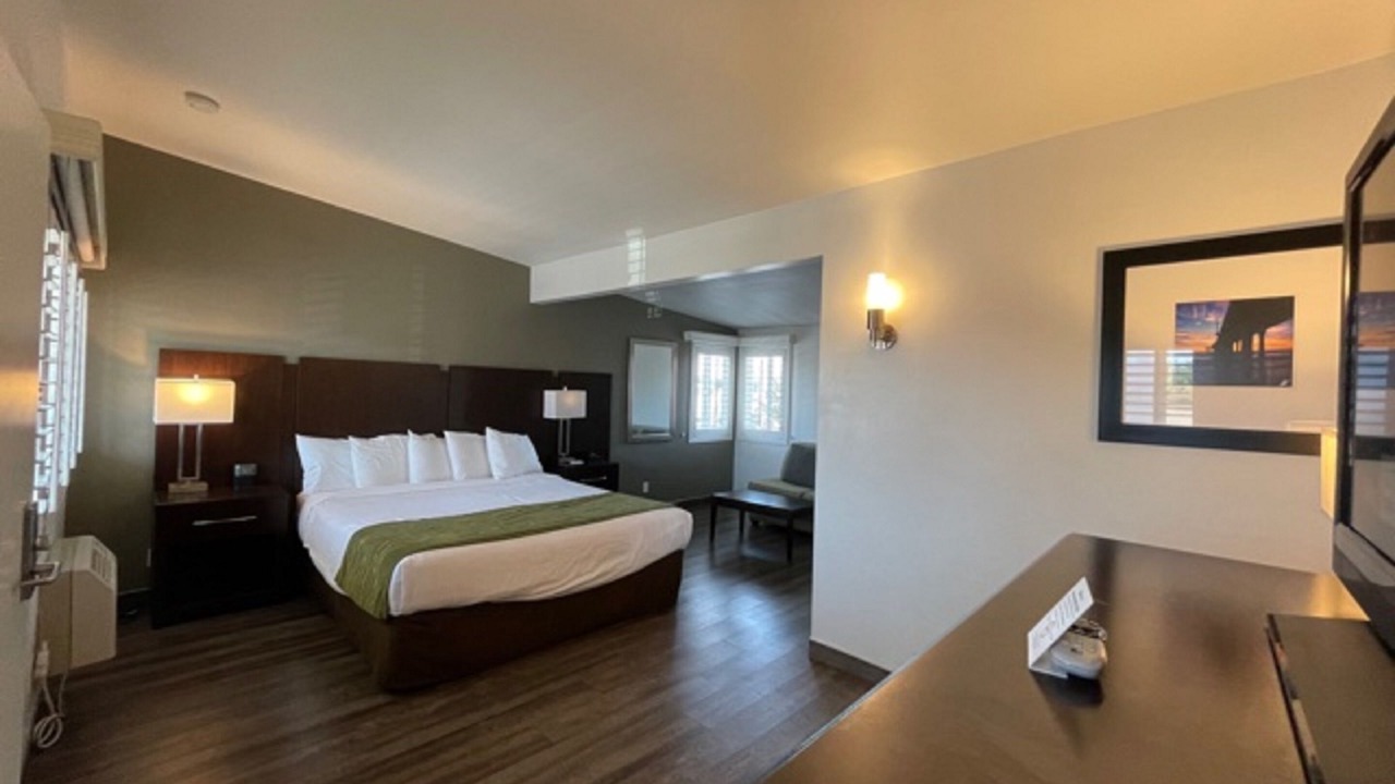 Photo of Bedroom in East Manhattan Beach