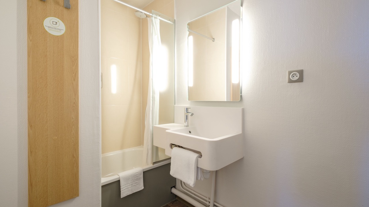 Photo of Bathroom in Calais Frethun