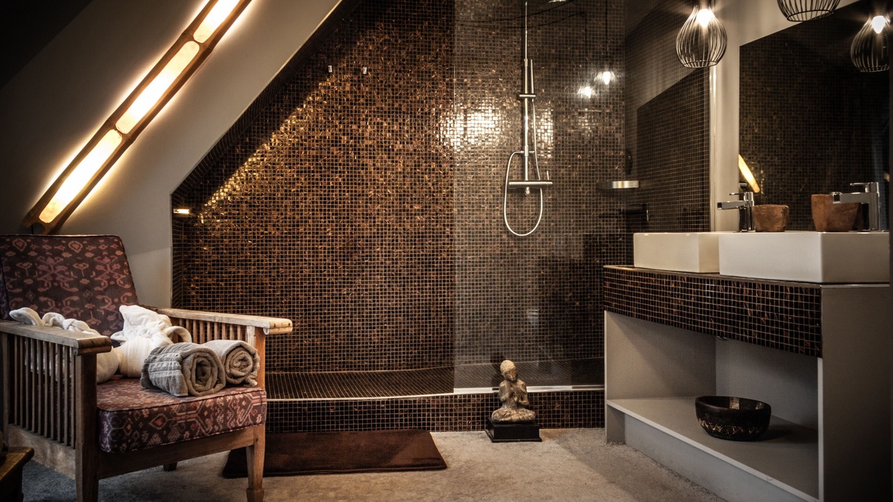 Photo of Bathroom in Roxton