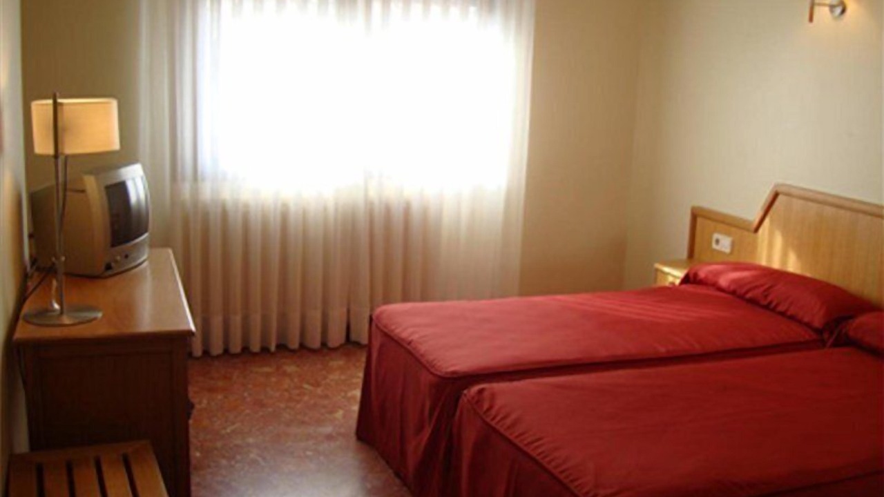 Photo of Bedroom in La Puebla de Alfinden