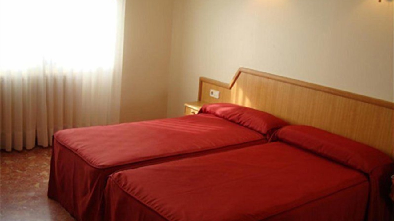 Photo of Bedroom in La Puebla de Alfinden