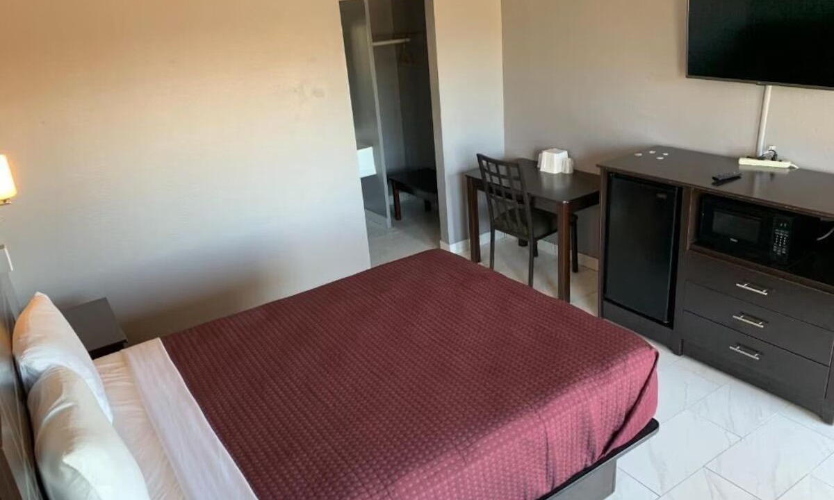 Photo of Bedroom in Beeville