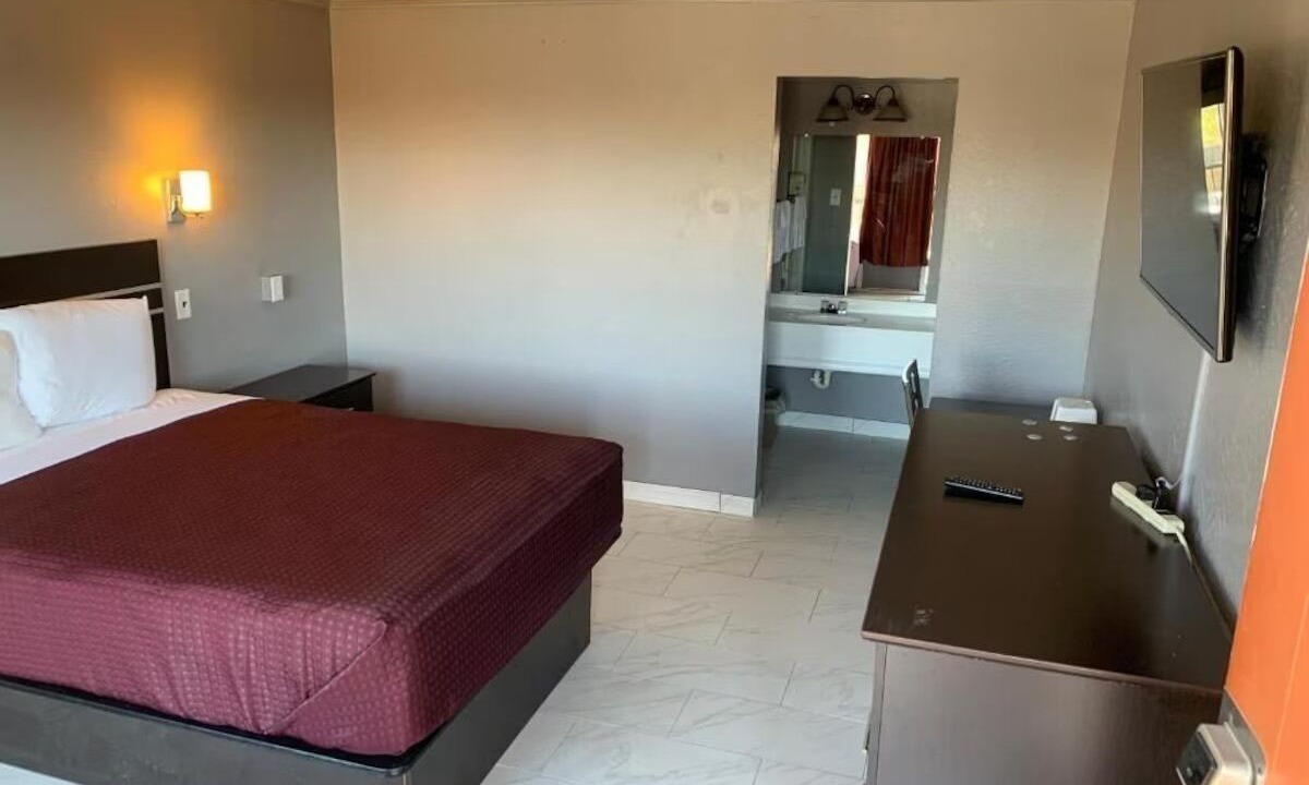 Photo of Bedroom in Beeville