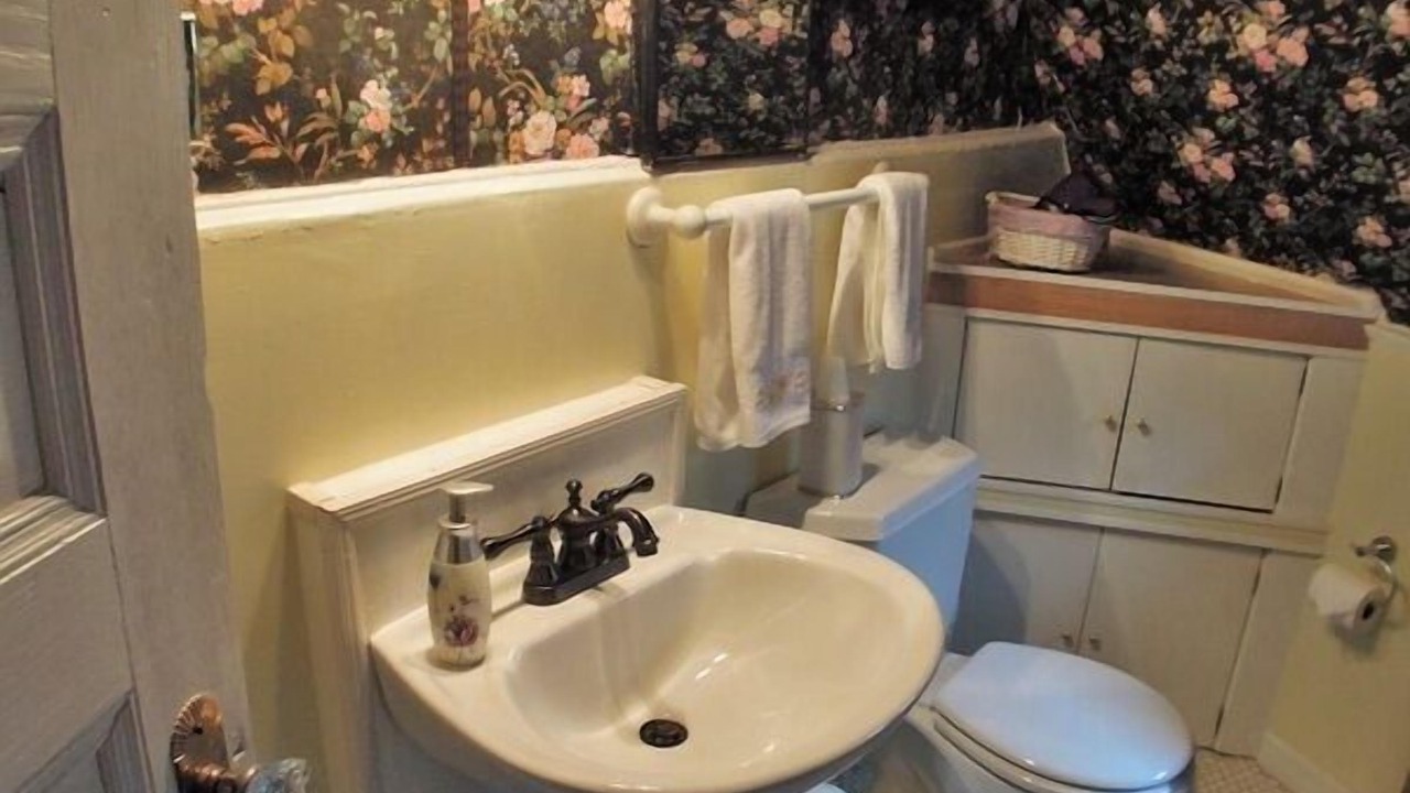 Photo of Bathroom in Downtown Baltimore