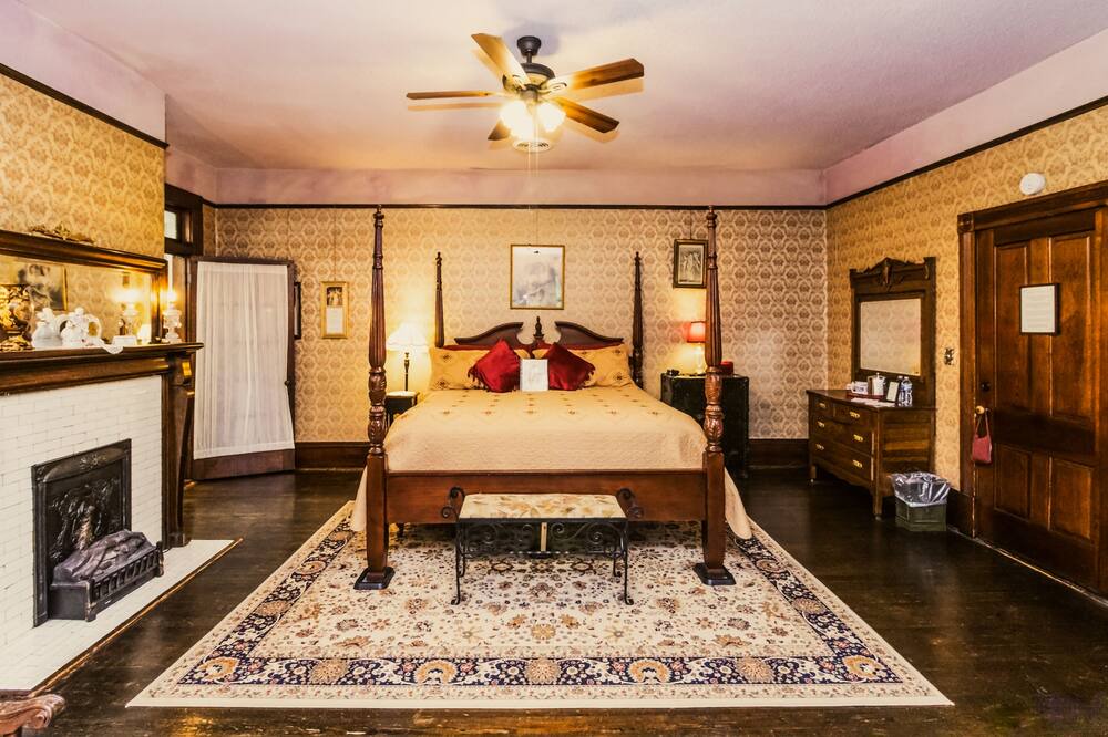 Photo of Bedroom in Toccoa