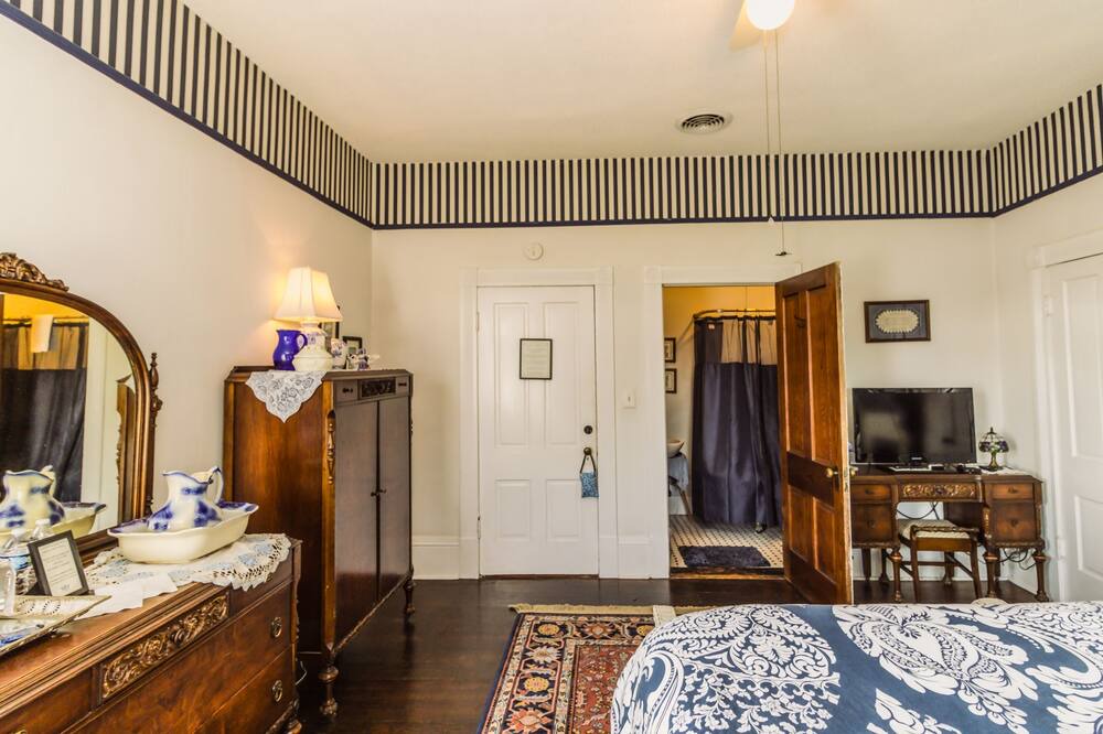 Photo of Bathroom in Toccoa