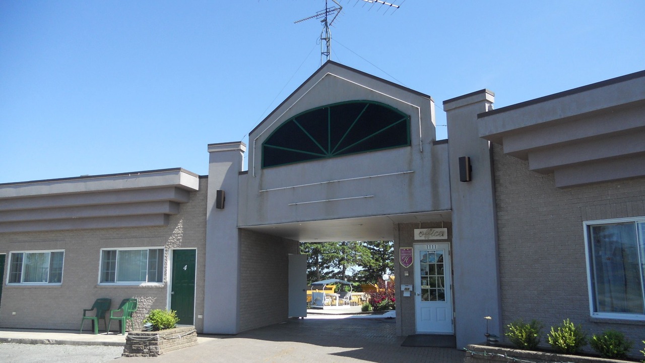 Photo of Buildings in Louiseville