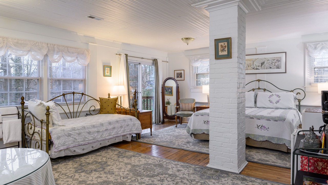 Photo of Livingroom in Asheville